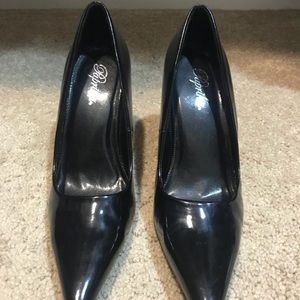 Brand new, never worn. Pointy toe black heels.